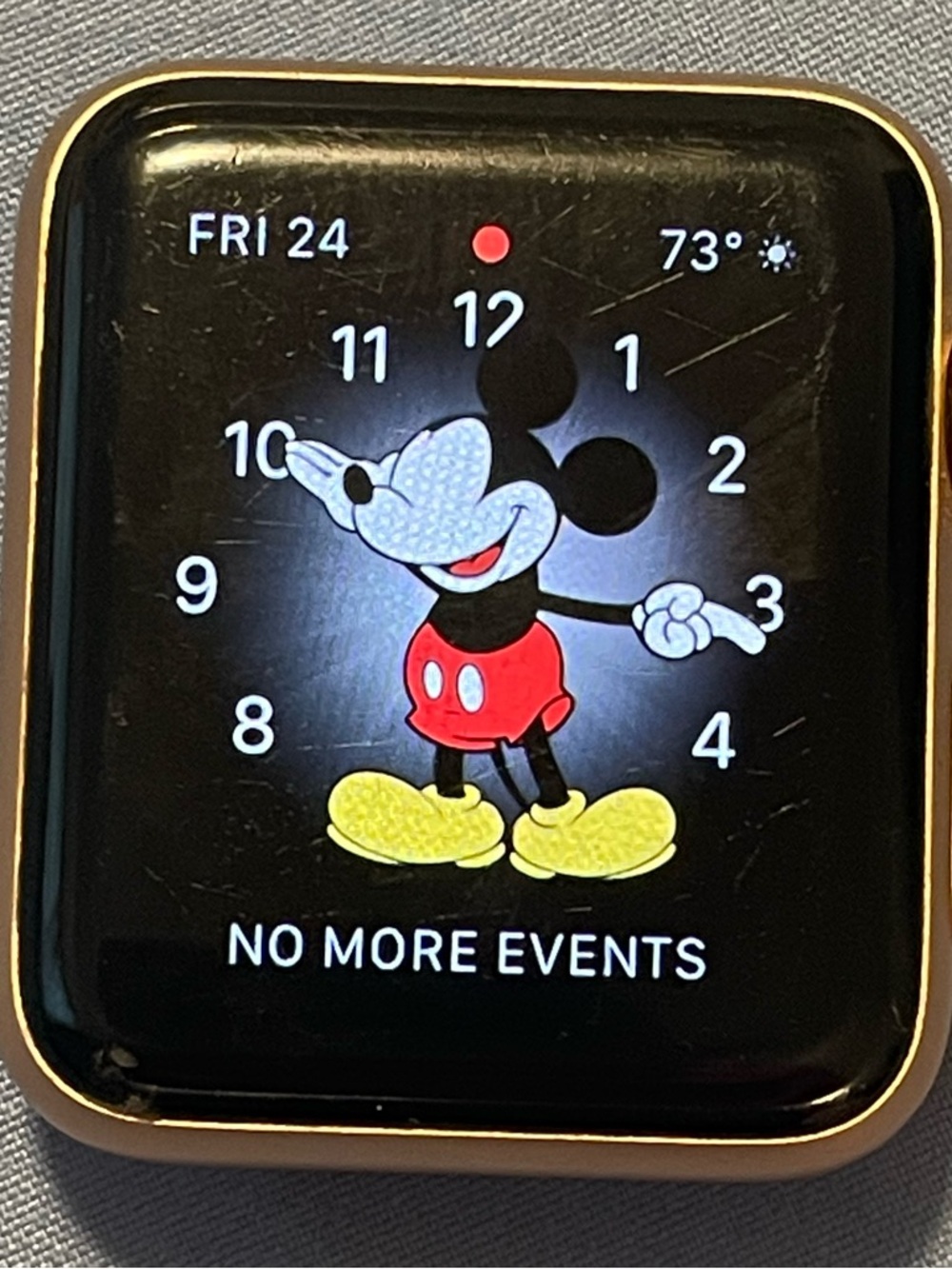 Apple Watch Series 3 (Gold) with Mickey Mouse Watch Face - Smartwatch